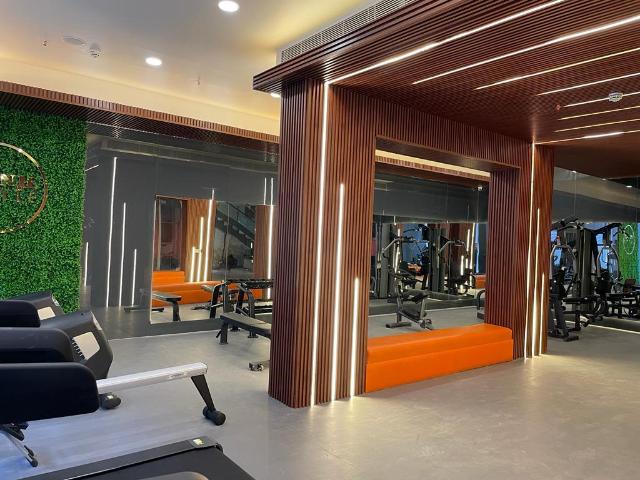 Resale | 4 BHK + Servant Room 3052 Sq.Ft. Apartment in Suraj Oranje Castle