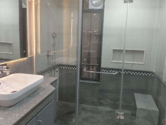 Resale | 4 BHK + Servant Room 3081 Sq.Ft. Apartment in DLF The Crest