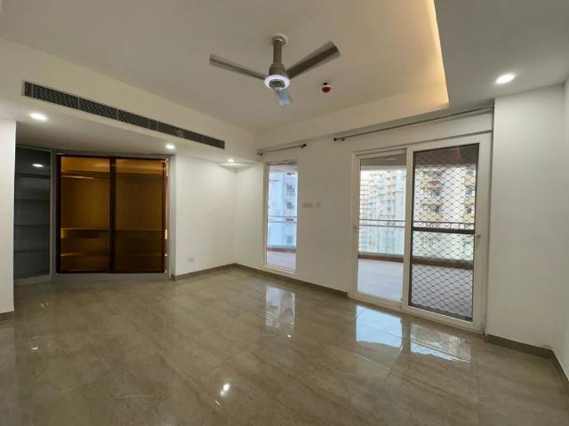 Resale | 4 BHK + Servant Room 3117 Sq.Ft. Apartment in Wave Amore