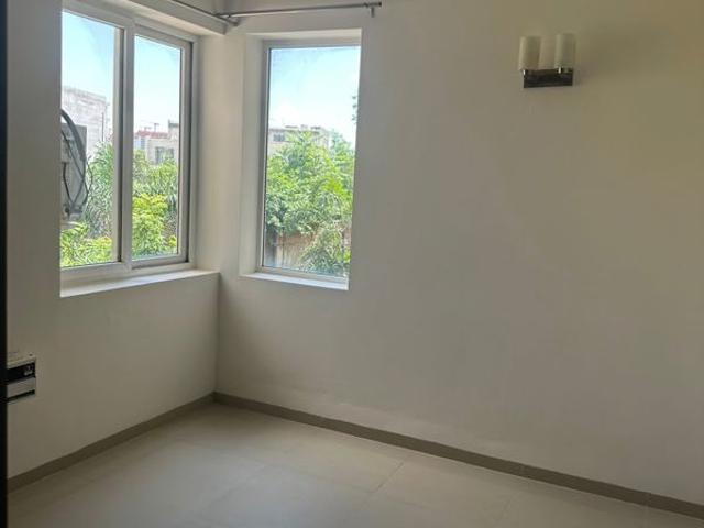 Resale | 4 BHK + Servant Room 3150 Sq.Ft. Apartment in Emaar MGF Emerald Hills
