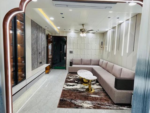 Resale | 4 BHK + Servant Room 3189 Sq.Ft. Apartment in Adarsh Nagar