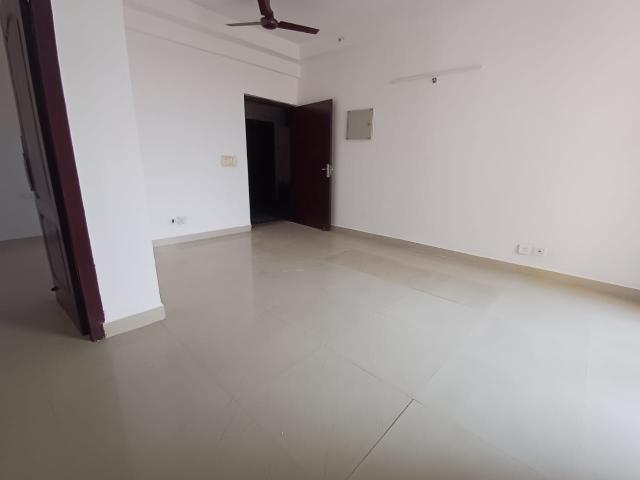 Resale | 4 BHK + Servant Room 3235 Sq.Ft. Apartment in Amrapali Heartbeat City