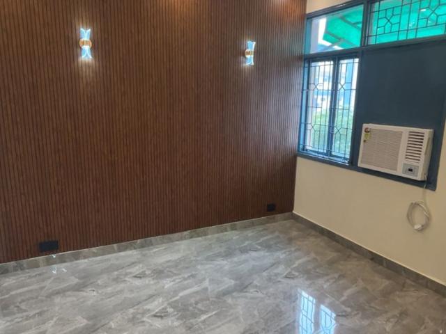 Resale | 4 BHK + Servant Room 3300 Sq.Ft. Apartment in Silverglades Hightown