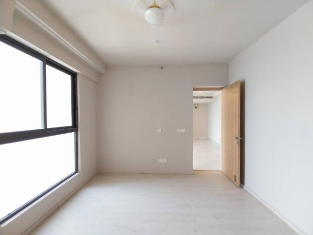 Resale | 4 BHK + Servant Room 3320 Sq.Ft. Apartment in Tata Primanti Tower Residences