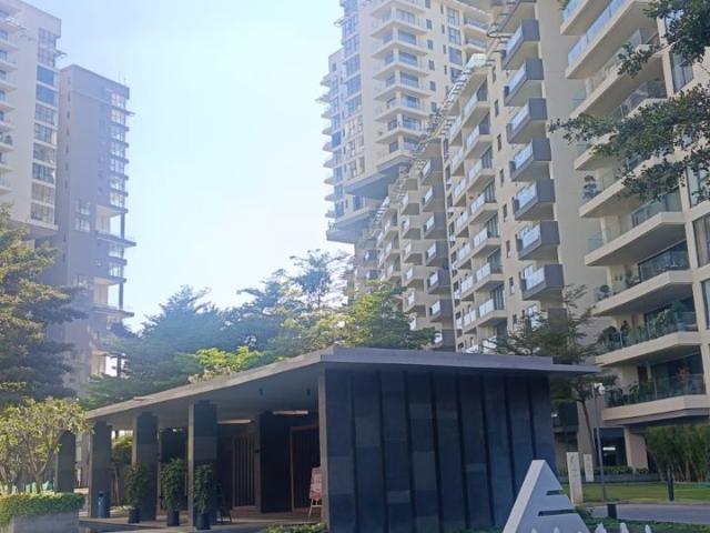 Resale | 4 BHK + Servant Room 4618 Sq.Ft. Apartment in Embassy Lake Terrace