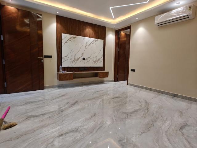 Resale | 4 BHK + Servant Room 4000 Sq.Ft. Apartment in DLF The Crest