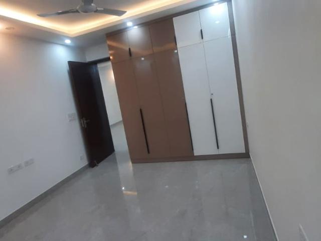 Resale | 4 BHK + Servant Room 400 Sq.Yd. Apartment in Vasant Vihar