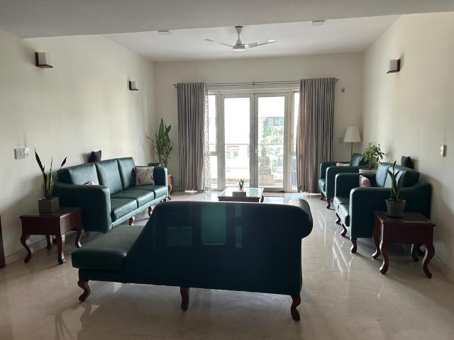 Resale | 4 BHK + Servant Room 4111 Sq.Ft. Apartment in Prestige White Meadows