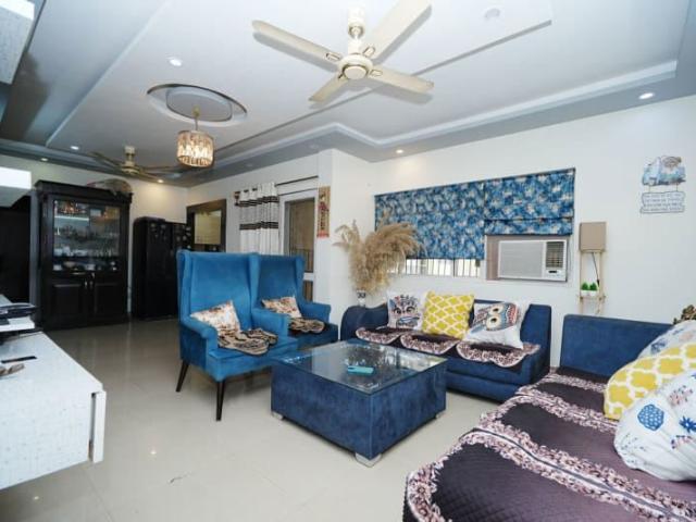 Resale | 4 BHK + Servant Room 4200 Sq.Ft. Apartment in DLF The Arbour