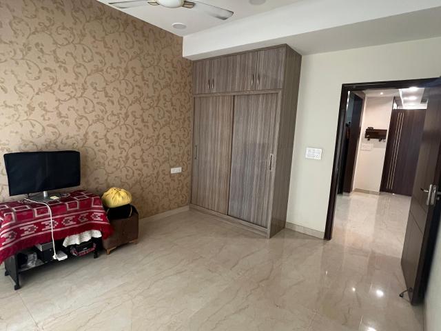 Resale | 4 BHK + Servant Room 4200 Sq.Ft. Penthouse in Emaar The Palm Drive Palm Studios