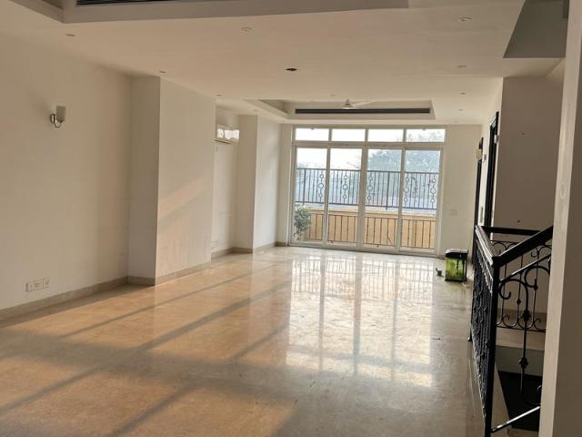 Resale | 4 BHK + Servant Room 5605 Sq.Ft. Villa in Emaar Marbella