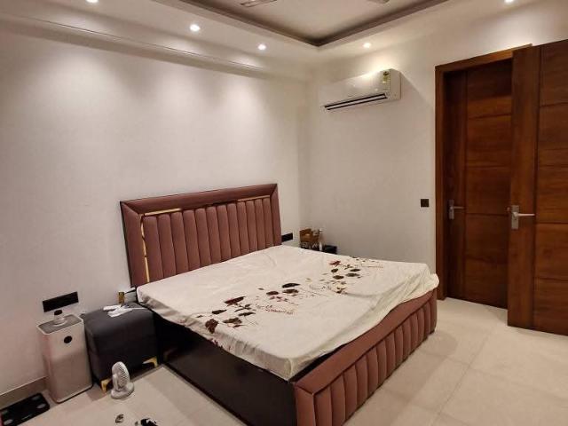 Resale | 4 BHK + Servant Room 500 Sq.Yd. Villa in Unitech Escape