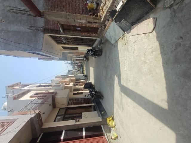Resale | 4 BHK + Servant Room 50 Sq.Yd. Independent House in Palla