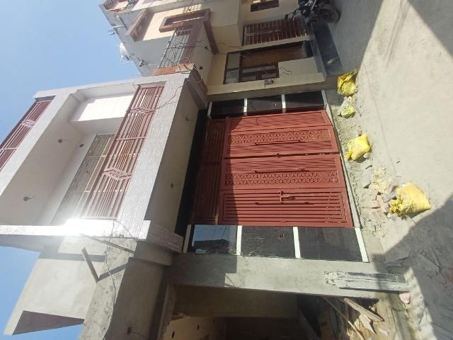 Resale | 4 BHK + Servant Room 50 Sq.Yd. Independent House in Palla