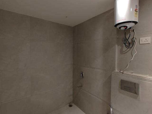 Resale | 4 BHK + Servant Room 5200 Sq.Ft. Apartment in Delphine Central Park Estates