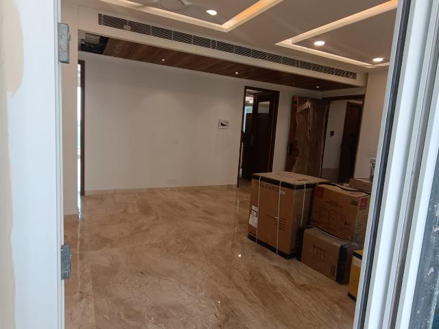 Resale | 4 BHK + Servant Room 5201 Sq.Ft. Apartment in Delphine Central Park Estates