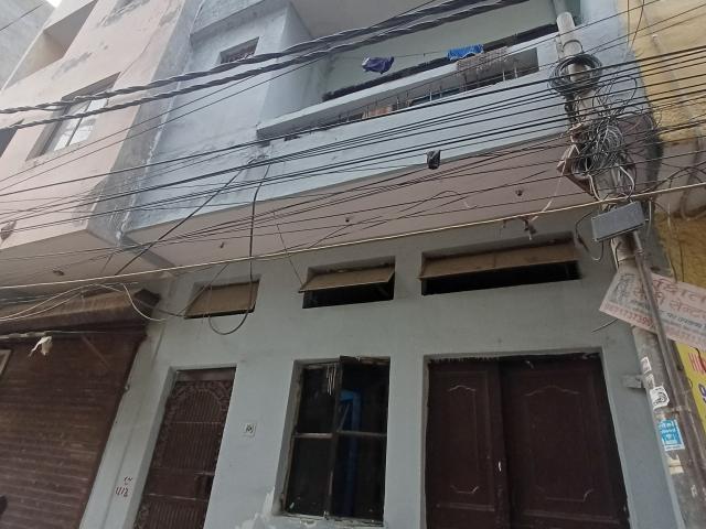 Resale | 4 BHK + Servant Room 60 Sq.Yd. Independent House in Molarband Extension