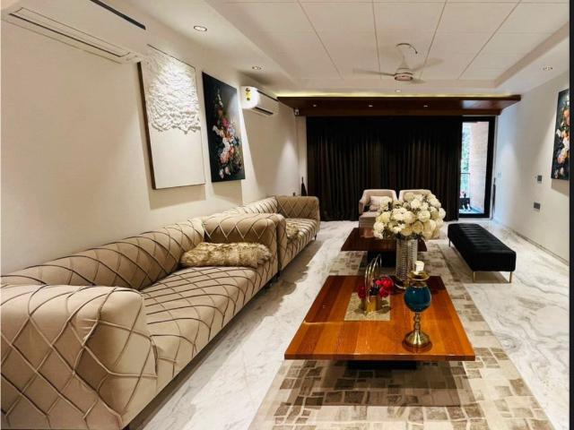 Resale | 4 BHK + Servant Room 7000 Sq.Ft. Apartment in Tata Primanti Villas