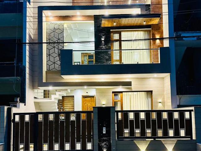 Resale | 4 BHK + Study Room 139 Sq.Yd. Independent House in Sector 126