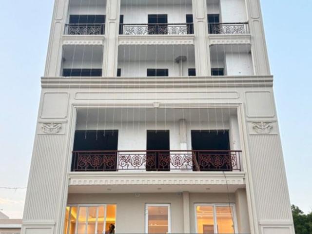 Resale | 4 BHK + Study Room 2150 Sq.Ft. Independent House in Sector 88A