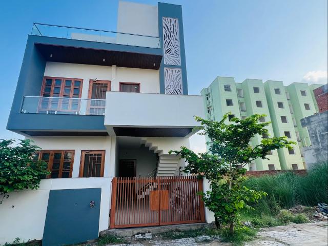 Resale | 4 BHK + Study Room 2700 Sq.Ft. Villa in Kailasha Enclave