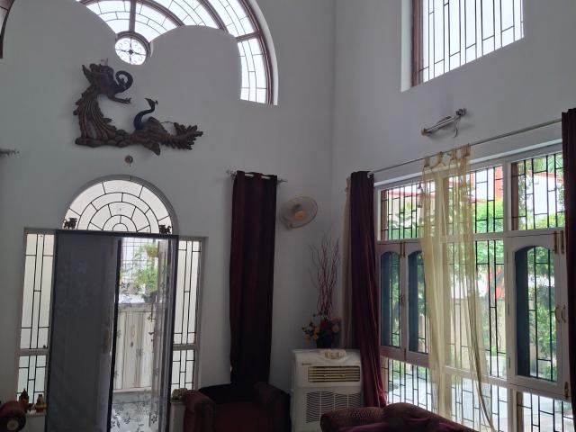 Resale | 4 BHK + Study Room 300 Sq.Mt. Villa in Sector 56