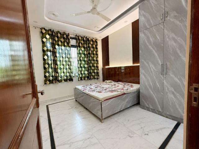 Resale | 4 BHK + Study Room 349 Sq.Mt. Independent House in Sector 15
