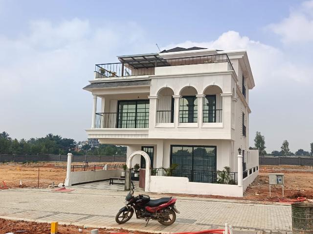 Resale | 4 BHK + Study Room 3663 Sq.Ft. Villa in Ruchira Feliz
