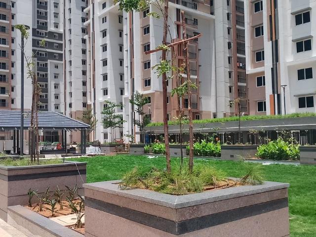 Resale | 4 BHK + Study Room,Extra Room 2765 Sq.Ft. Apartment in Aparna Sarovar Zicon