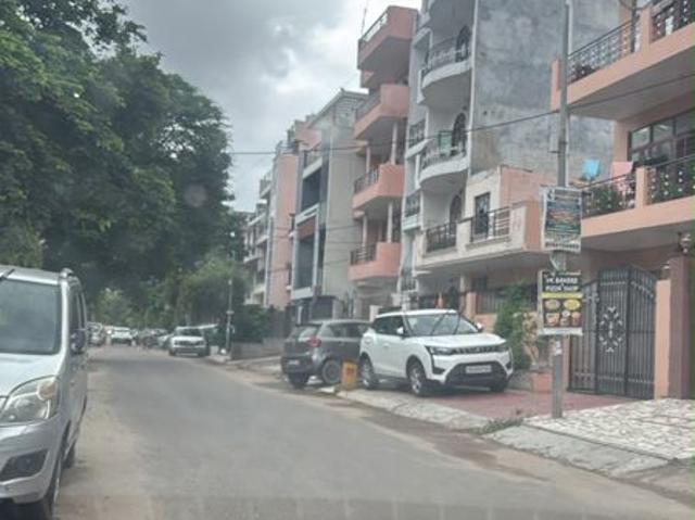 Resale | 4 BHK + Store Room 163 Sq.Yd. Independent House in Sector 23