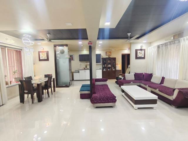 Resale | 4 BHK + Store Room 2250 Sq.Ft. Apartment in Pristine Privilege