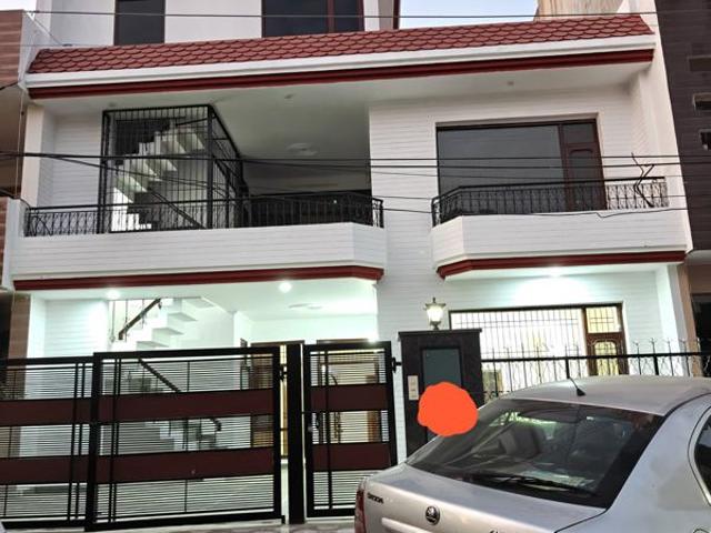 Resale | 4 BHK + Store Room 250 Sq.Yd. Independent House in Sector 82
