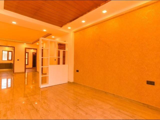 Resale | 4 BHK + Store Room 260 Sq.Yd. Independent House in Sector 84