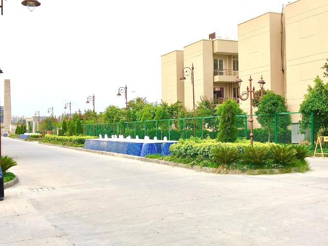 Resale | 4 BHK + Store Room 260 Sq.Yd. Independent House in Sector 84