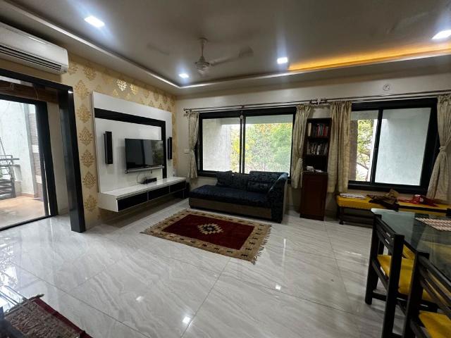 Resale | 4 BHK + Store Room 3200 Sq.Ft. Apartment in Waterfront Condominiums