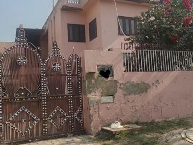 Resale | 4 BHK + Pooja Room 500 Sq.Yd. Independent House in Sector 7