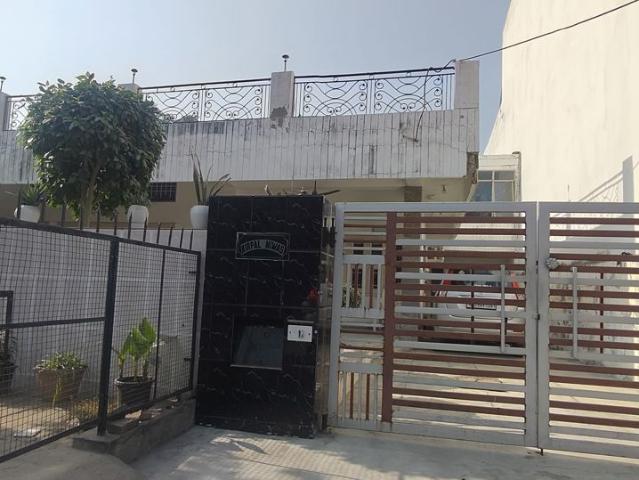 Resale | 4 BHK + Pooja Room 500 Sq.Yd. Independent House in Sector 7