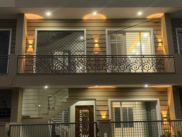 Resale | 4 BHK + Pooja Room 120 Sq.Yd. Villa in Sector 115