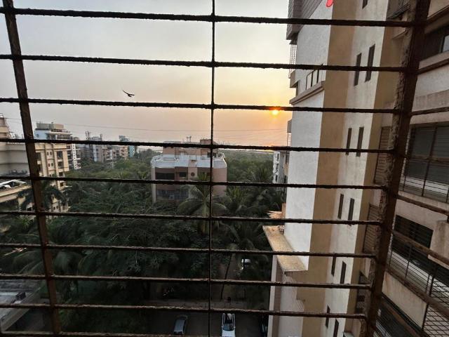 Resale | 4 BHK + Pooja Room 1500 Sq.Ft. Apartment in Versova Shubham Karoti CHS