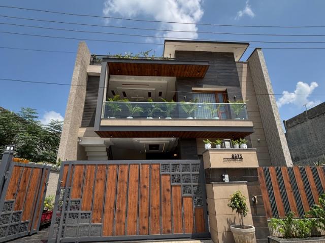 Resale | 4 BHK + Pooja Room 200 Sq.Yd. Independent House in Sector 125