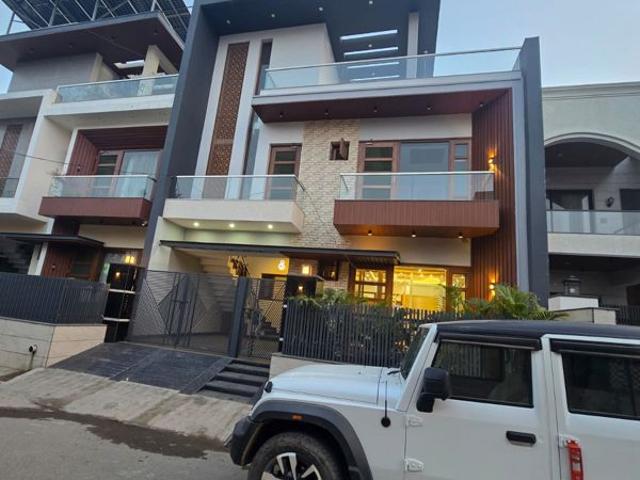 Resale | 4 BHK + Pooja Room 207 Sq.Yd. Independent House in Sunny Enclave