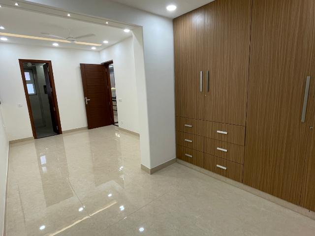 Resale | 4 BHK + Pooja Room 2200 Sq.Ft. Apartment in Kalkaji