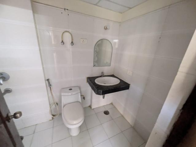 Resale | 4 BHK + Pooja Room 2400 Sq.Ft. Apartment in M R Platinum 321