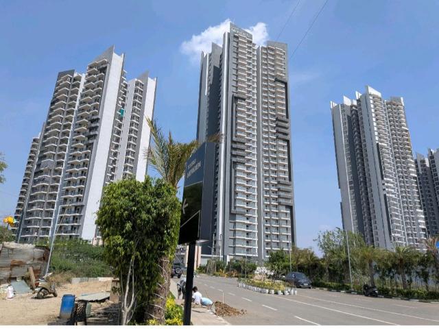 Resale | 4 BHK + Pooja Room 2720 Sq.Ft. Apartment in Godrej Meridien