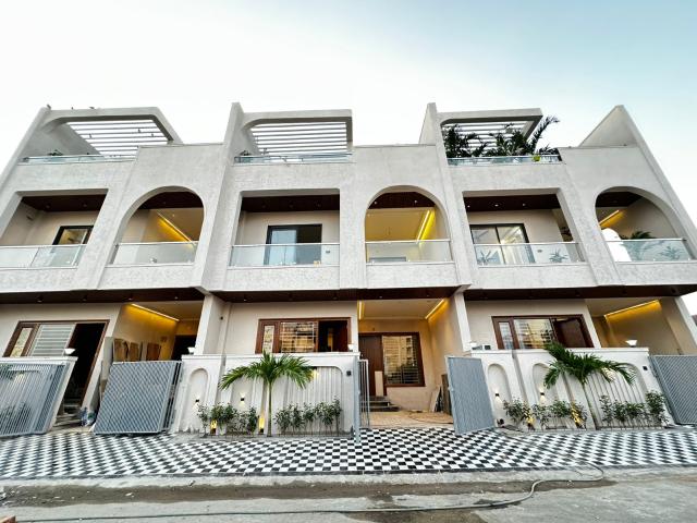 Resale | 4 BHK + Pooja Room 2800 Sq.Ft. Villa in Mansarovar Extension