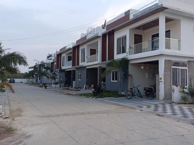 Resale | 4 BHK + Pooja Room 2950 Sq.Yd. Villa in Bachupally
