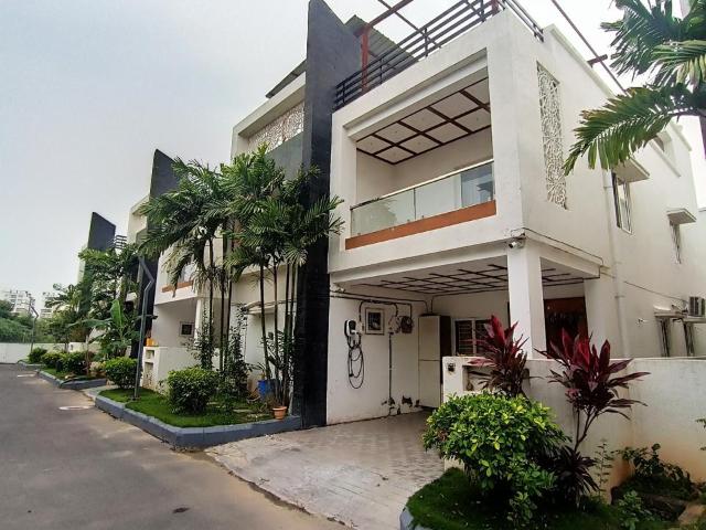 Resale | 4 BHK + Pooja Room 3000 Sq.Ft. Villa in Tellapur