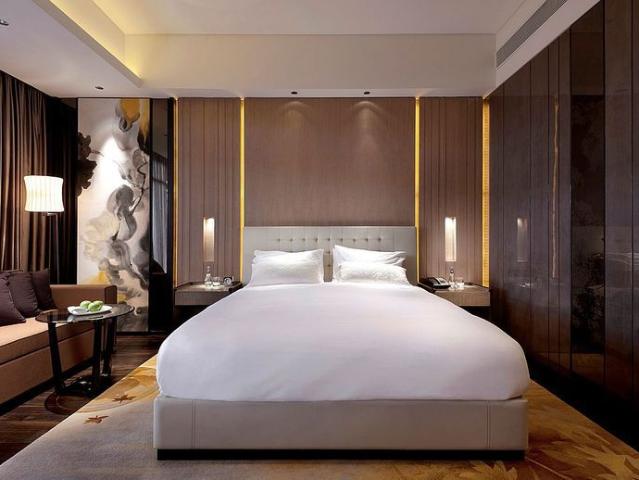 Resale | 4 BHK + Pooja Room 300 Sq.Yd. Independent House in Kalkaji