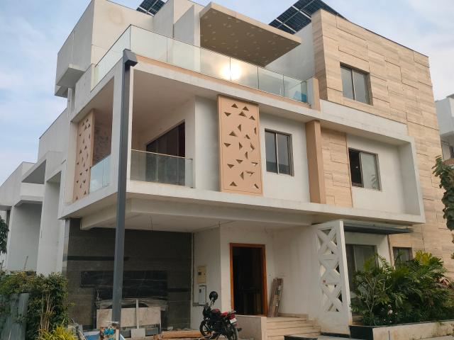 Resale | 4 BHK + Pooja Room 300 Sq.Yd. Villa in Vertex Villas
