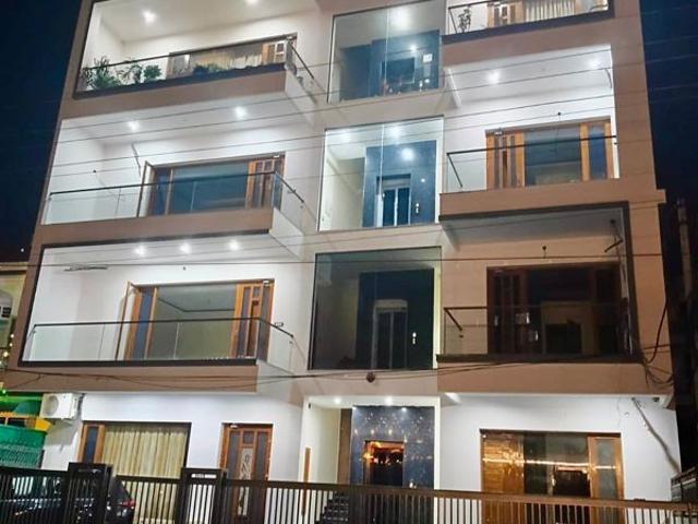 Resale | 4 BHK + Pooja Room 3780 Sq.Ft. Apartment in Sector 10A